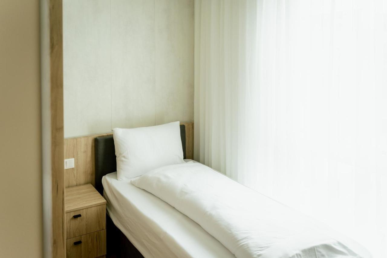 Lamede Self Check-In Otel Wiener Neustadt Dış mekan fotoğraf