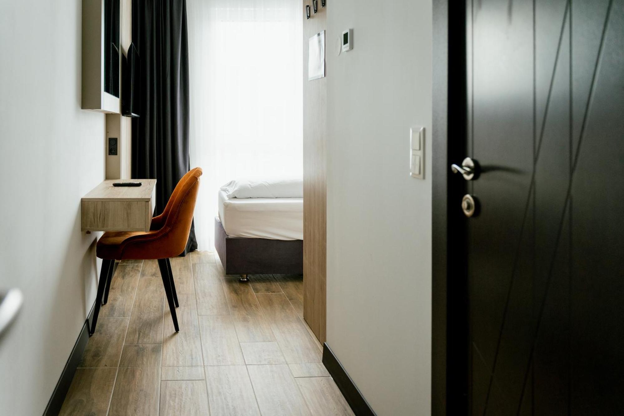 Lamede Self Check-In Otel Wiener Neustadt Dış mekan fotoğraf