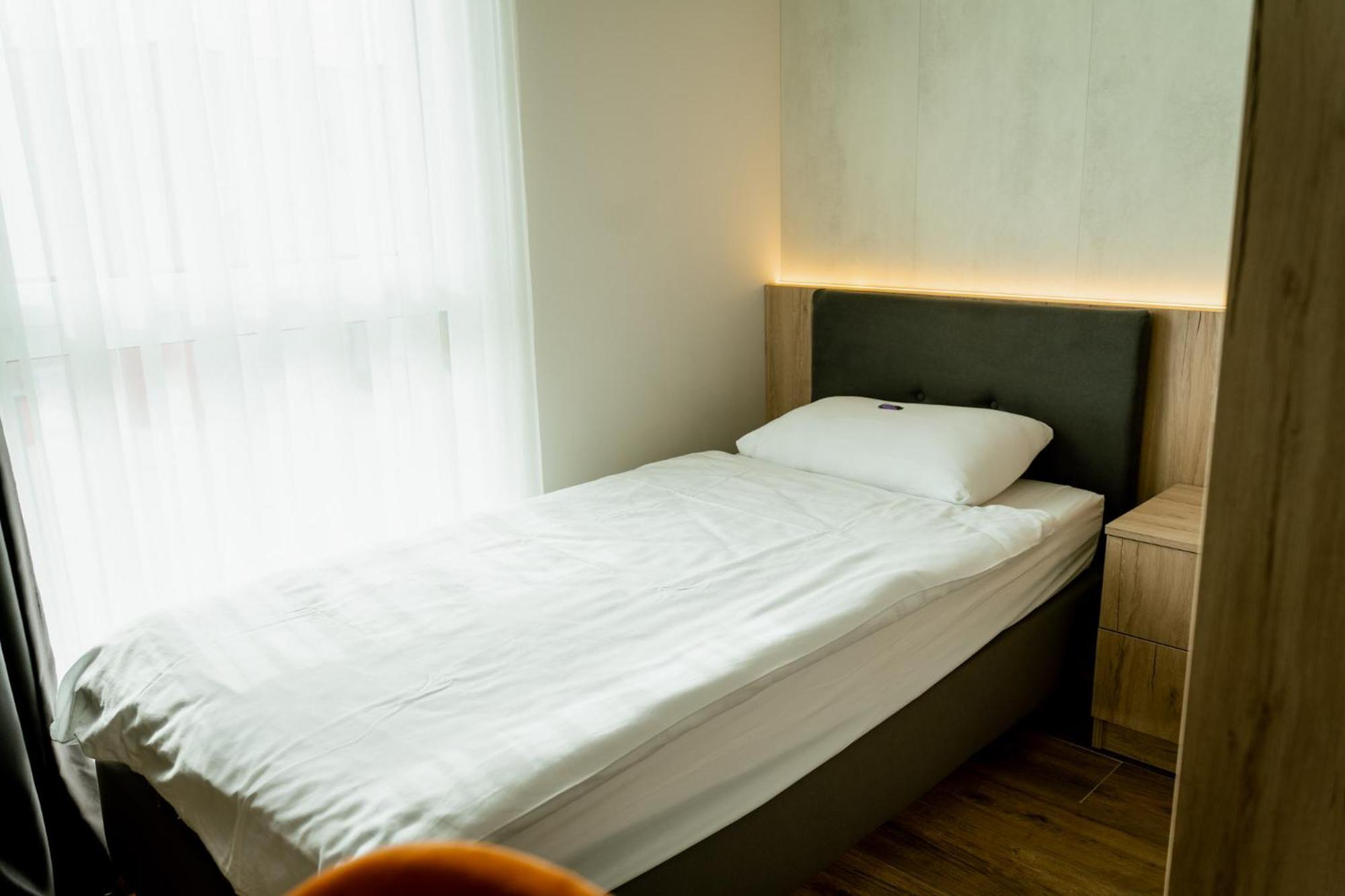 Lamede Self Check-In Otel Wiener Neustadt Dış mekan fotoğraf