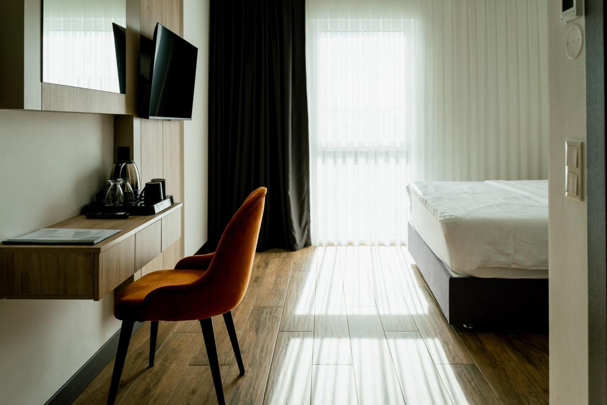 Lamede Self Check-In Otel Wiener Neustadt Dış mekan fotoğraf