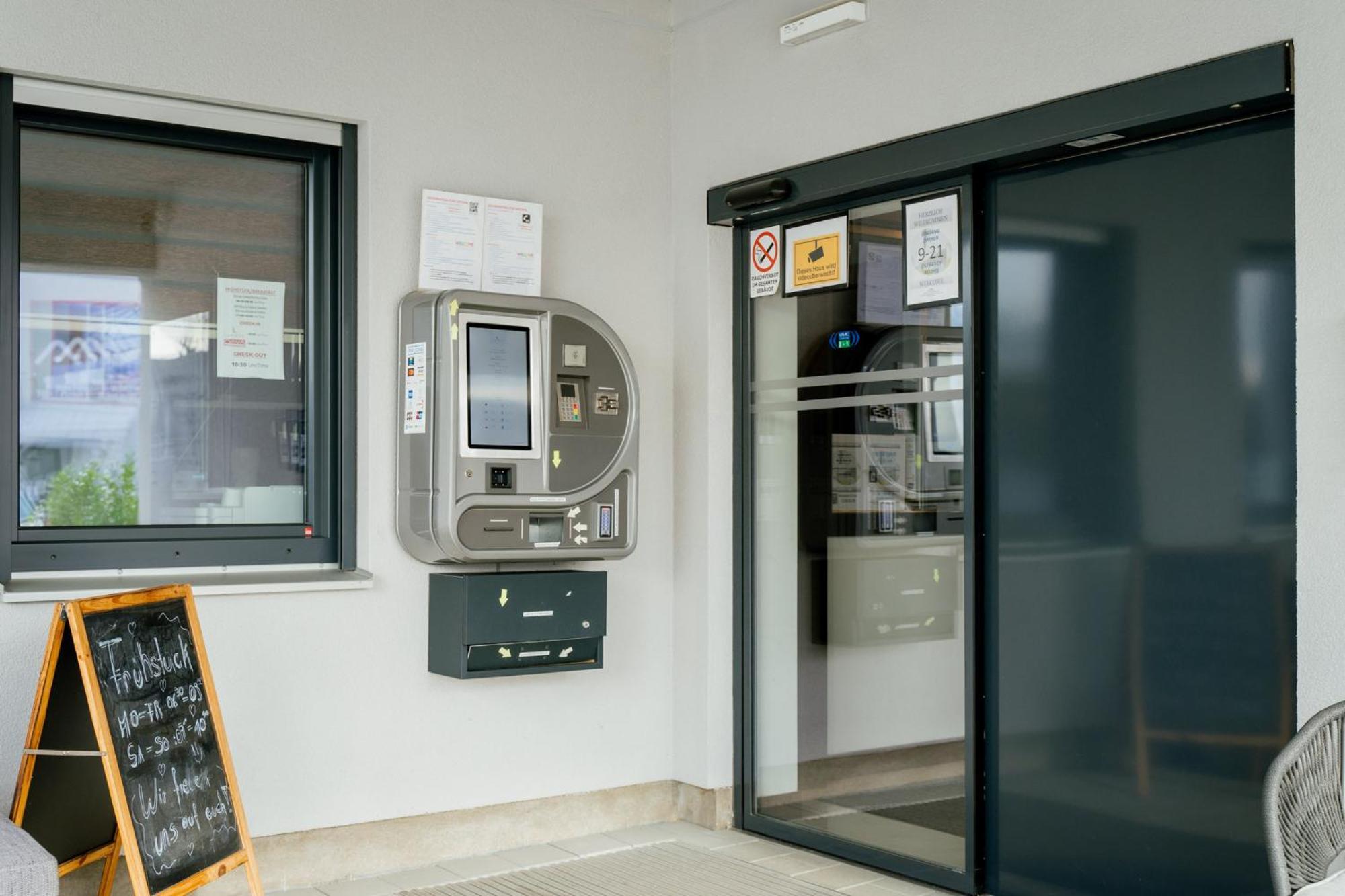Lamede Self Check-In Otel Wiener Neustadt Dış mekan fotoğraf